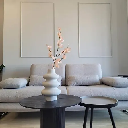 Apartment Bs *